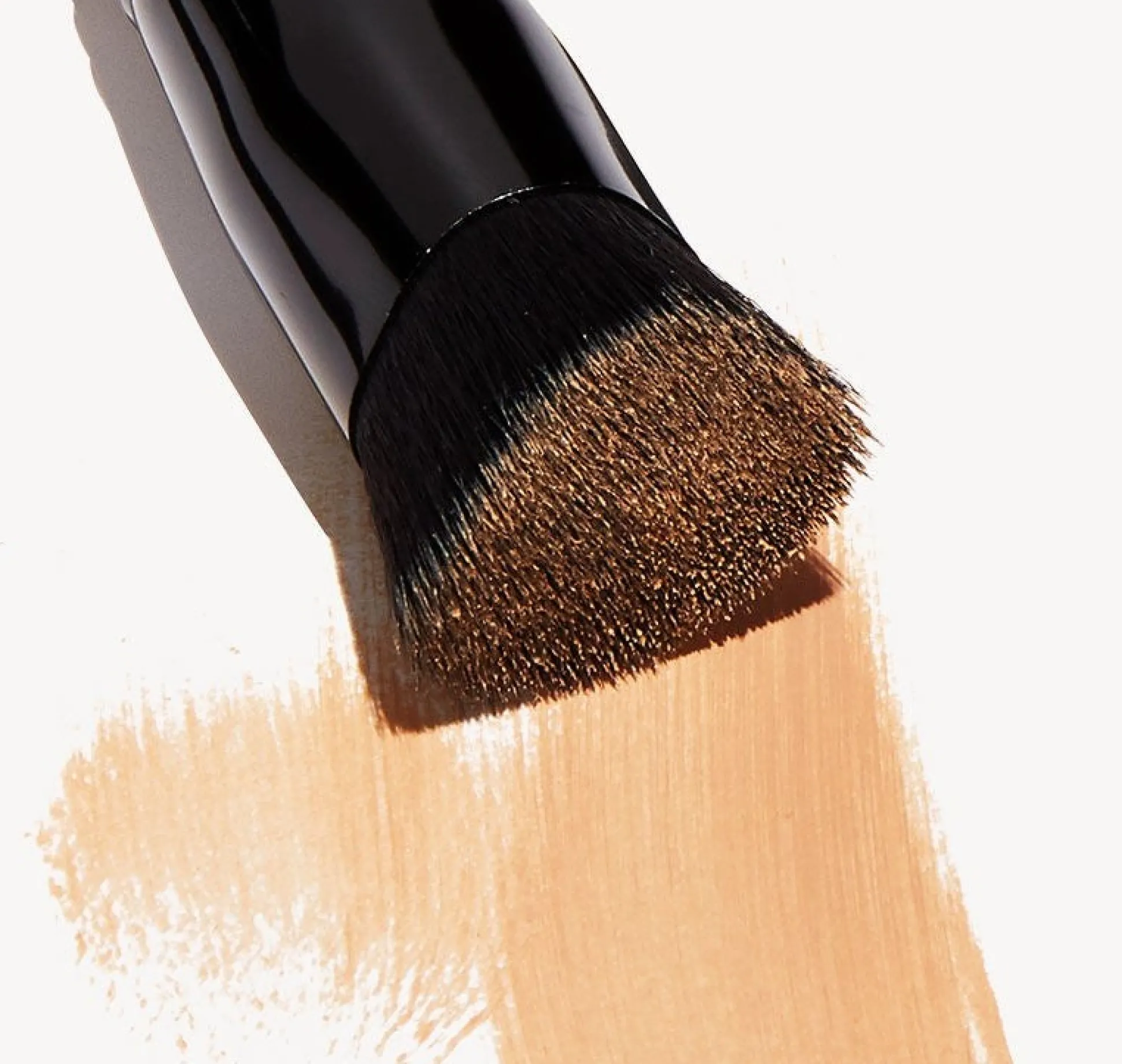 Triangular Buffing Foundation Brush